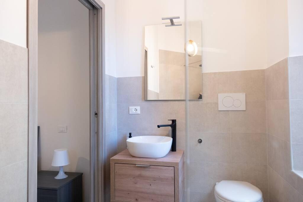 Private Room: The Port Apartment Scirocco Livorno Eksteriør billede