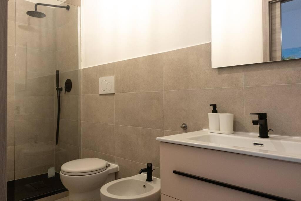 Private Room: The Port Apartment Scirocco Livorno Eksteriør billede